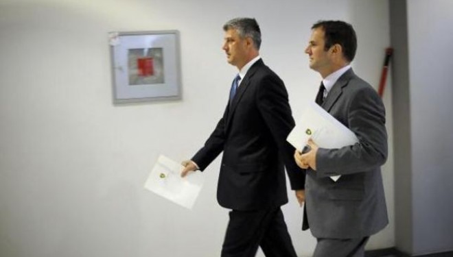 Thaçi dhe Kuçi largohen nga Kuvendi