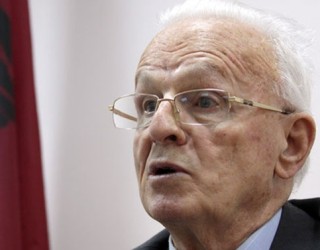 Adem Demaçi e kalon rrethin e parë për Nobel 2016