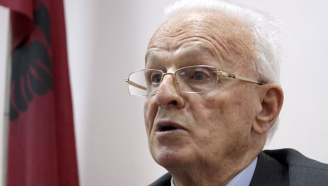 Adem Demaci: Qeveria e Kosovës është que peshë, don me hangër kryt e vetë!