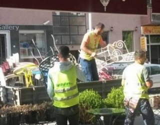 Aksioni i komunës dhe policisë, largojnë të gjitha tavolinat në tarraca të kafeterive