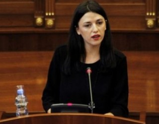 Albulena Haxhiu: Nuk do të lejojmë vazhdimin e seancës