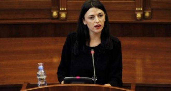 Albulena Haxhiu: Nuk do të lejojmë vazhdimin e seancës