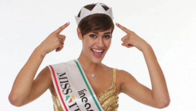 Basketbollistja shpallet “Miss Italia 2015” (Foto/Video)