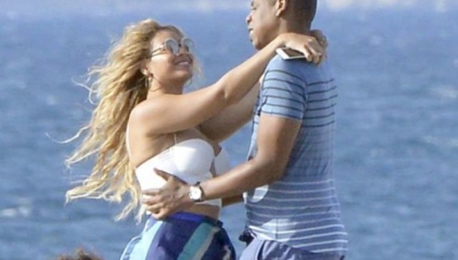 Beyonce “tmerrësisht” e dashuruar në Jay Z (Foto)
