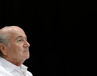 Blatter befason të gjithë, mbetet në krye të FIFA’s