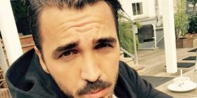 Blerim Destani mbështillet me flamurin kuq e zi (Foto)