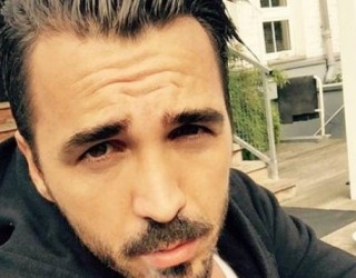 Blerim Destani mbështillet me flamurin kuq e zi (Foto)