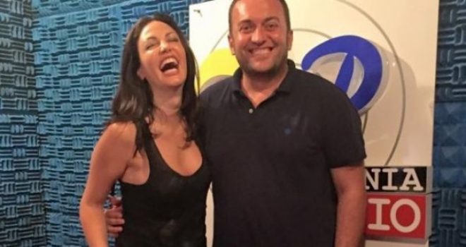 Bleona mbeti pa shtëpi për të bërë këngën! (Video)