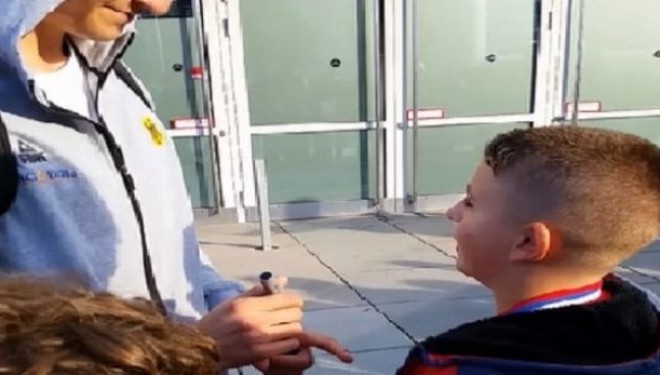 Dridhet Serbia, basketbollisti gjerman refuzon ta nënshkruaj fanellën serbe (Video)