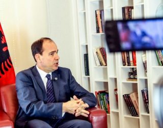 Nishani vs Veliaj në gjykatë, Presidenti: S’mund të jetë një hajdut në krye të shtetit