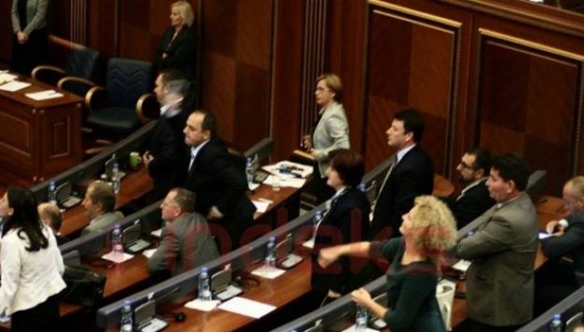 Deputetja Izmaku: Gratë e opozitës, shembull i keq edhe për fëmijët e tyre