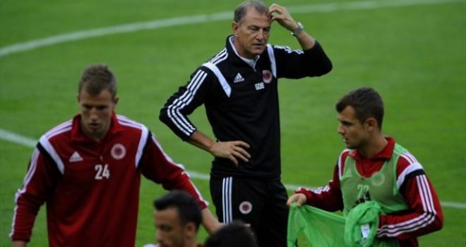 Di Biasi ka një kërkesë për tifozët shqiptarë