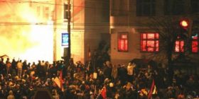 Dënim modest për të akuzuarit për djegien e Ambasadës së SHBA-ve në Beograd