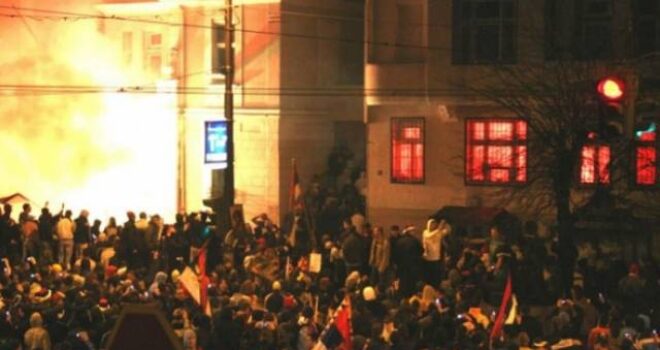 Dënim modest për të akuzuarit për djegien e Ambasadës së SHBA-ve në Beograd