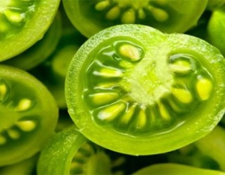 Për muskuj të shëndetshëm hani domate jeshile dhe mollë