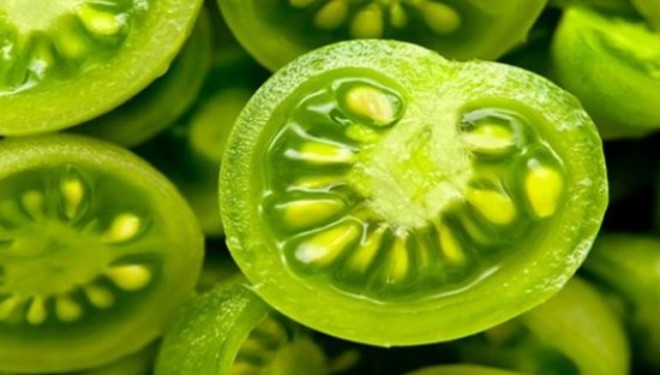 Për muskuj të shëndetshëm hani domate jeshile dhe mollë
