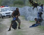 Greqi, mijëra migrantë ikin nga zjarri në kamp