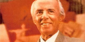 Kur Enver Hoxha i këndonte Kaçanikut (Video)