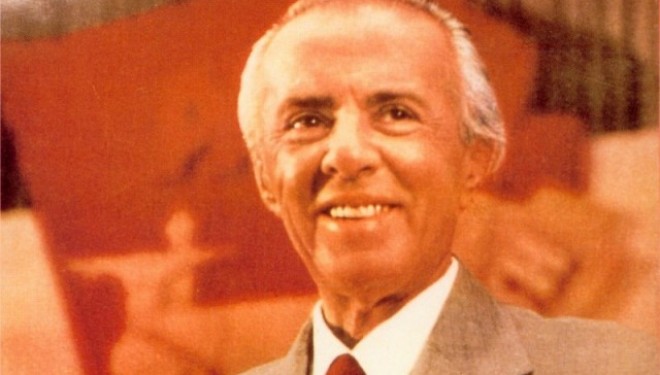 “Diktatorët më të çmendur”, Enver Hoxha i treti