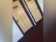 Drejtori bën seks me profesoreshën e kimisë, nxënësit i regjistrojnë (FOTO/VIDEO+18)
