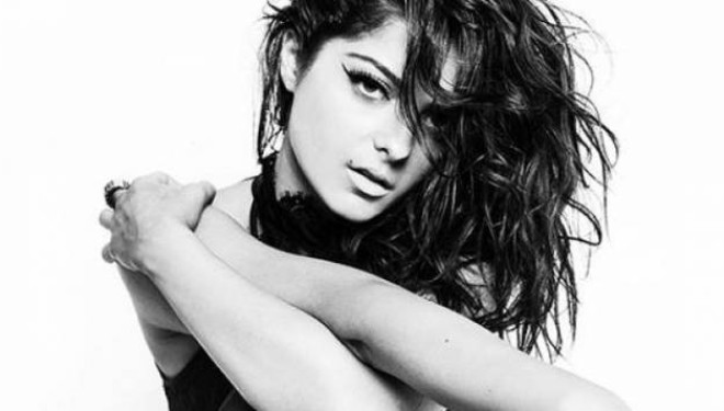 Bebe Rexha na tregon të pasmet (Foto)