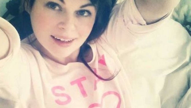 Kërcënohet me vdekje gruaja e cila postoi foto nga gjaku i ciklit menstrual (FOTO)