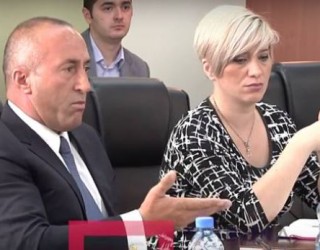 Shikojeni momentin kur Haradinaj e quan Mehën “peder” (Video)