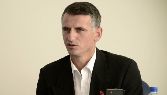 Hysen Durmishi pyet Ilir Dedën: A ke qen në shtëpi? (Foto)