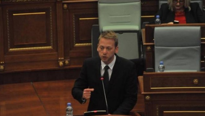 Ky është diskutimi i tensionuar ndërmjet Ilir Dedës dhe Visar Ymerit (Video)