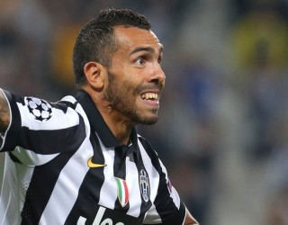 Carlos Tevez i thyen këmbën kundërshtarit (Video)