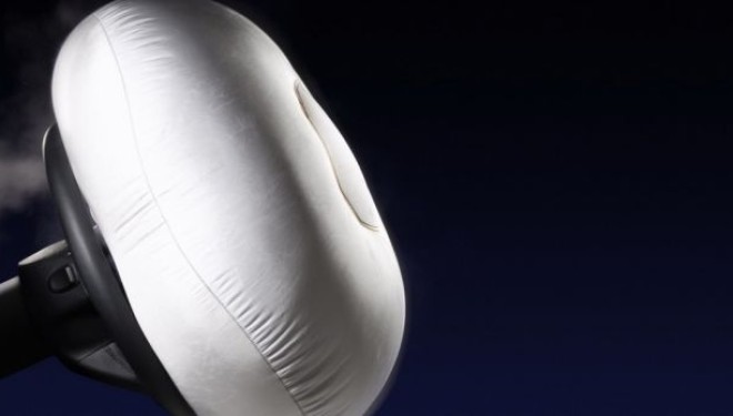 Si hapet airbag, shikoni në xhirim të ngadalësuar (Video)