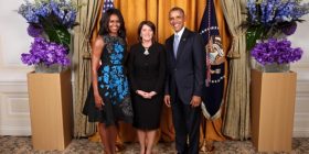Jahjaga merr pjesë në pritjen tradicionale të Obamas