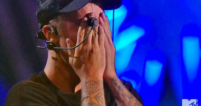 Bieber akuzohet për vjedhje