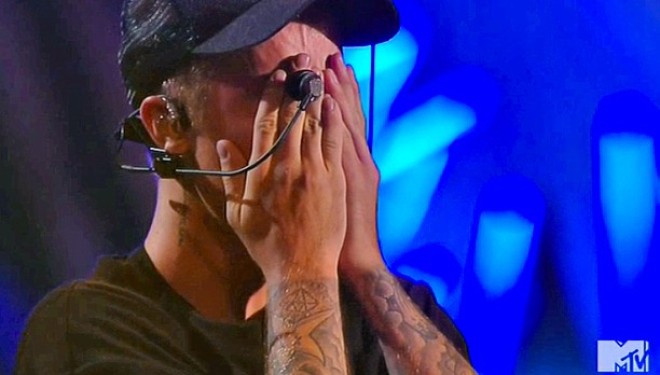 Pse qau Justin Bieber?