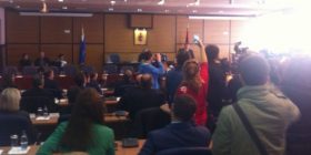 Seanca e Kuvendit të Prishtinës po vazhdon me këshilltarët e LDK-së e të PDK-së