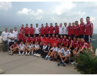 Futbollistët e kombëtares të gjithë në foto