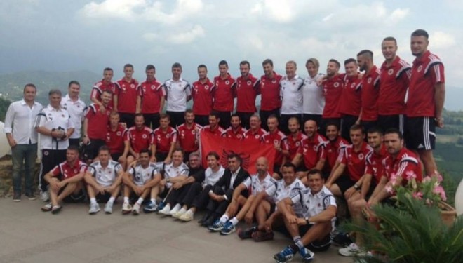 Futbollistët e kombëtares të gjithë në foto