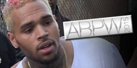 Chris Brown në telashe me lezbiket