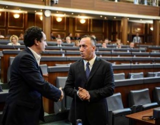 Albin Kurti ia vjedh idenë Ramush Haradinajt për pagesat e fëmijëve (VIDEO)