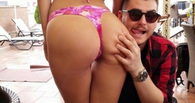 Çfarë po promovon ky këngëtar shqiptar: muzikën apo të pasmet seksi?