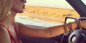 Luana shkel rregullat e trafikut, policia e fal! (Foto)