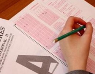 Maturanti rekordmen, e plotëson testin për 30 minuta (Video)
