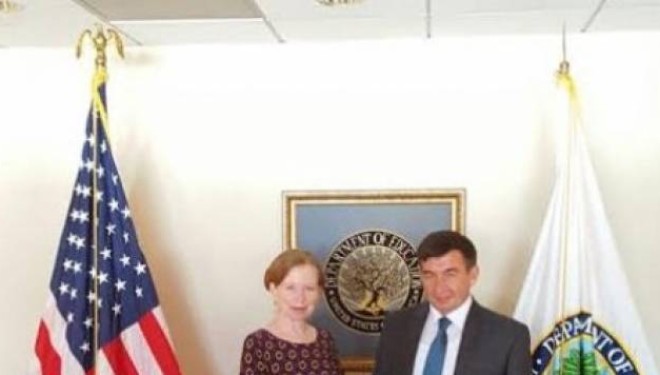 Ministri Bajrami merr mbështetje nga Amerika për dy programe arsimore