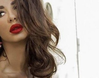 Modelja i “dridh” me këngën e Blunt dhe Real “Xhinset” (Video)