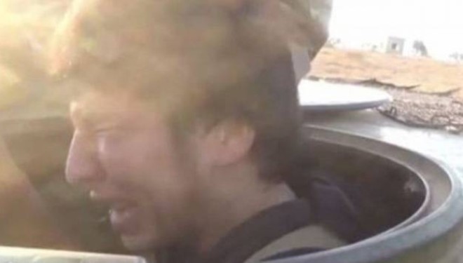 Momenti kur xhihadisti qan para se të kryejë sulmin vetëvrasës (Video)