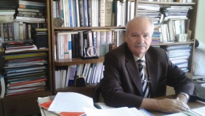 Muhamet Mufaku shkruante se shqiptarët kanë origjinë arabe, por ai është anëtar i ASHAK’ut