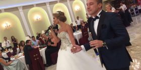Neki Emra dhe Zana befasuan mysafirët në dasmën e tyre (Foto)