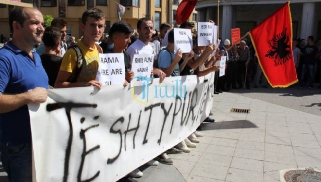 Nis protesta në Preshevë, ‘Kosovë – Shqipëri duam drejtësi’ (Foto)
