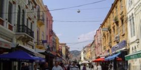 Paradoks: Në qytetin e Alfabetit s’ka mësim në gjuhën shqipe