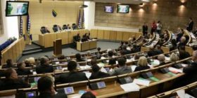 Parlamenti Serb i Bosnjës refuzon rezolutën për gjenocid!